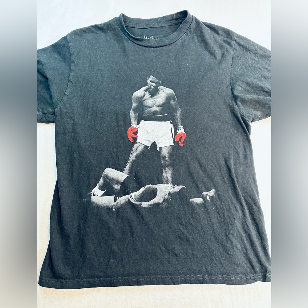 Muhammad Ali vs Sonny Linston Graphic‎ Tee Size Medium
